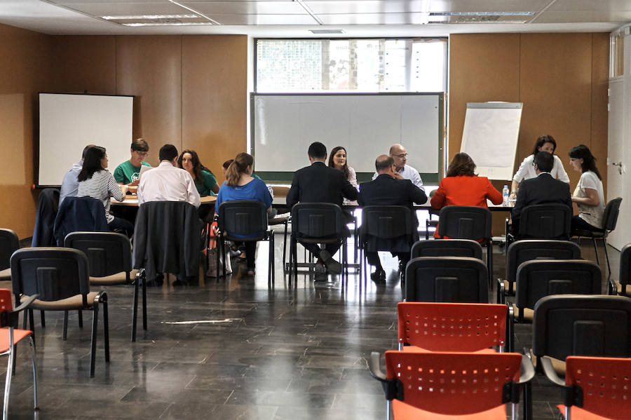 Reunión de la PAH con representantes de bancos y el Ayuntamiento