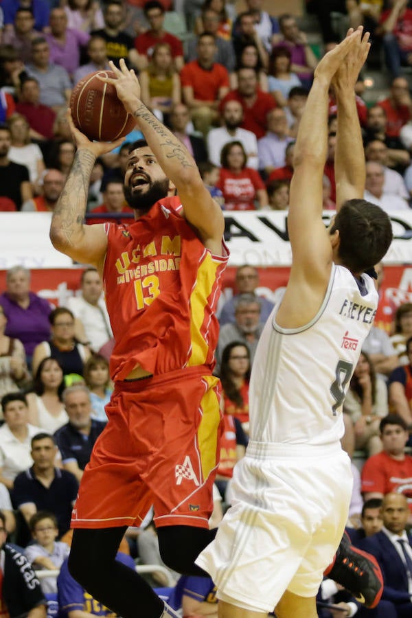 Milagro en el Palacio (91-87)