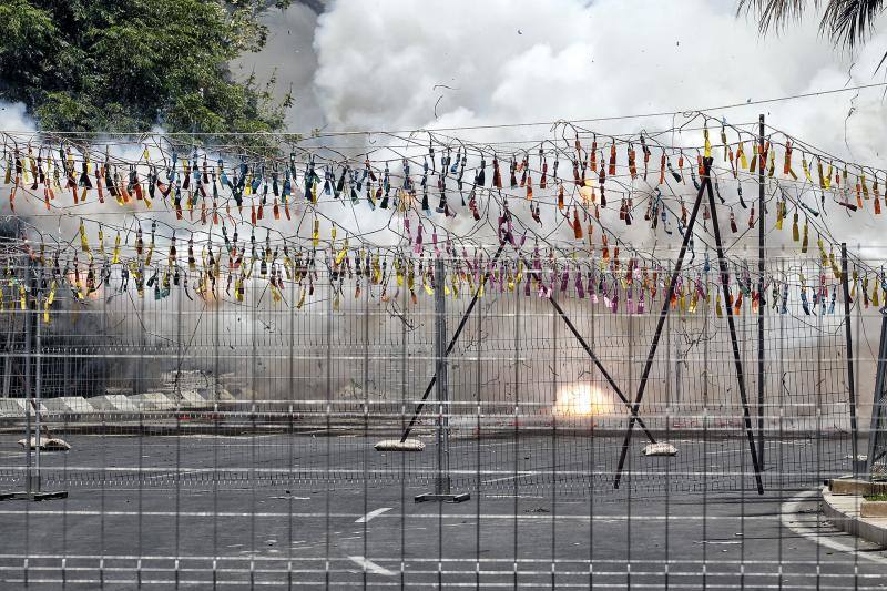 La primera mascletá de Hogueras hace retumbar Luceros