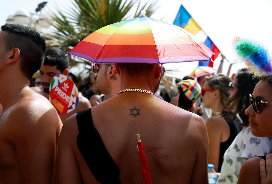 Disfraces coloridos inundan Tel Aviv