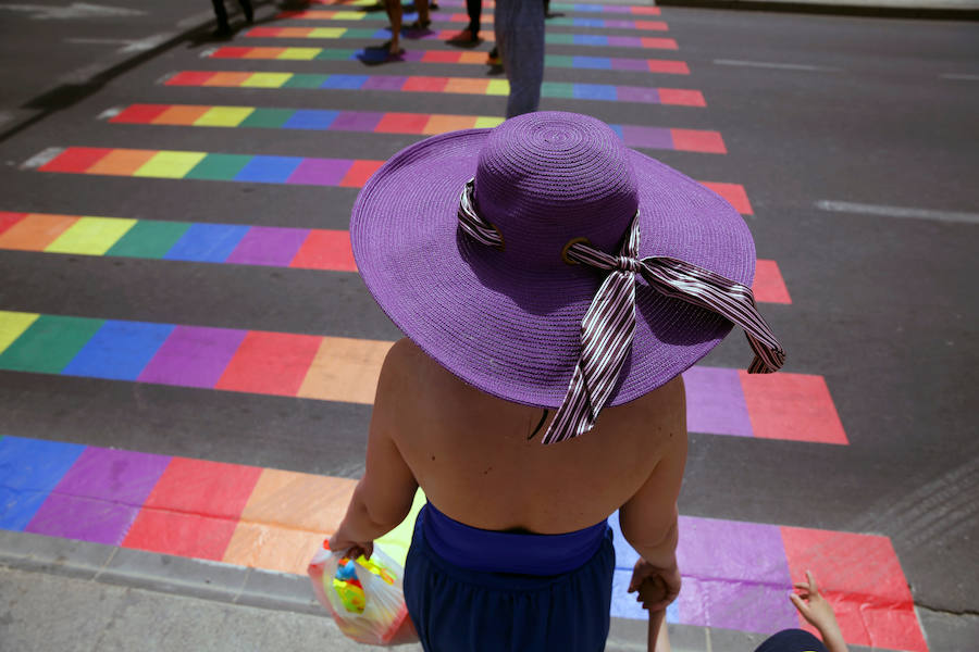 Disfraces coloridos inundan Tel Aviv