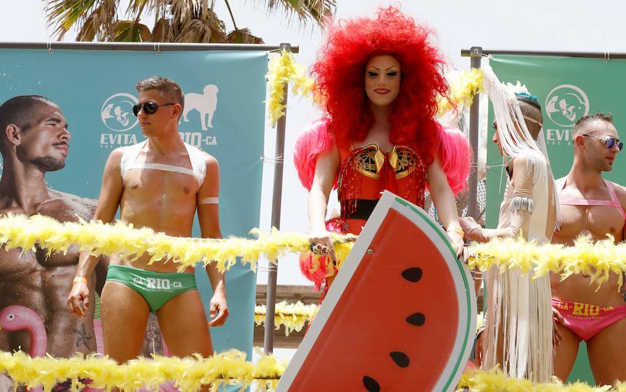 Disfraces coloridos inundan Tel Aviv