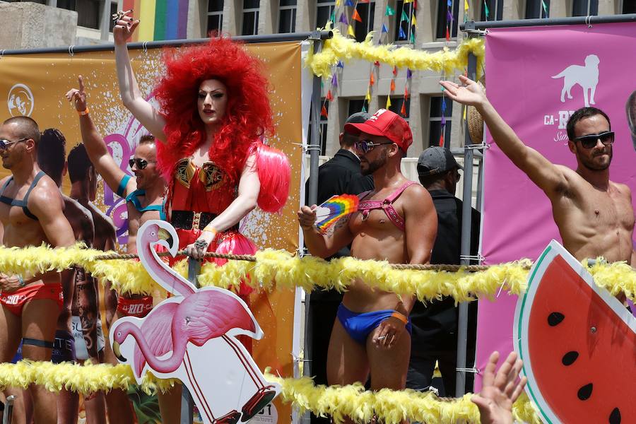 Disfraces coloridos inundan Tel Aviv