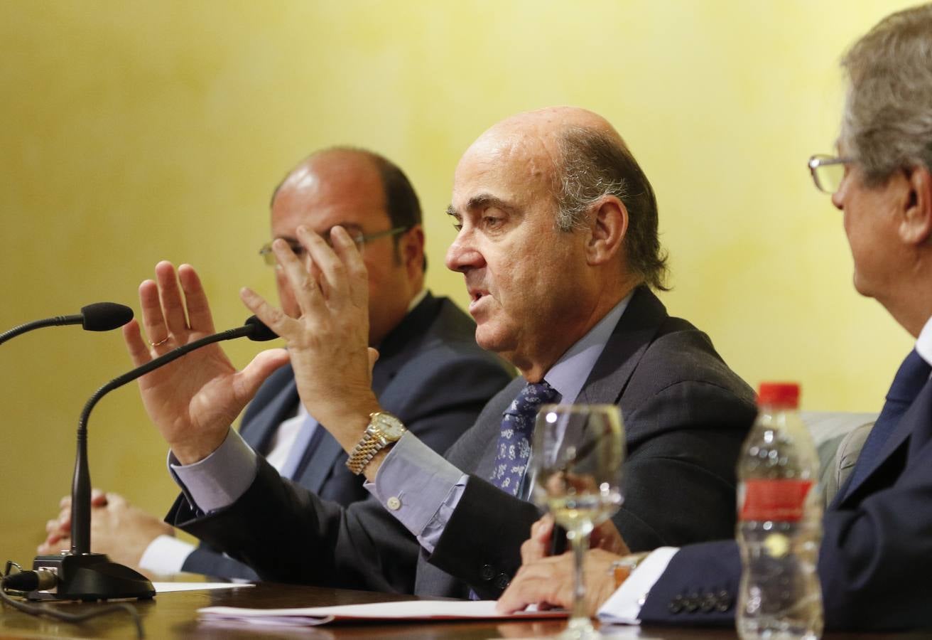 De Guindos participa en un acto de la Cámara de Comercio de Murcia