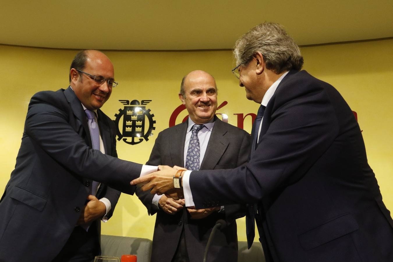 De Guindos participa en un acto de la Cámara de Comercio de Murcia