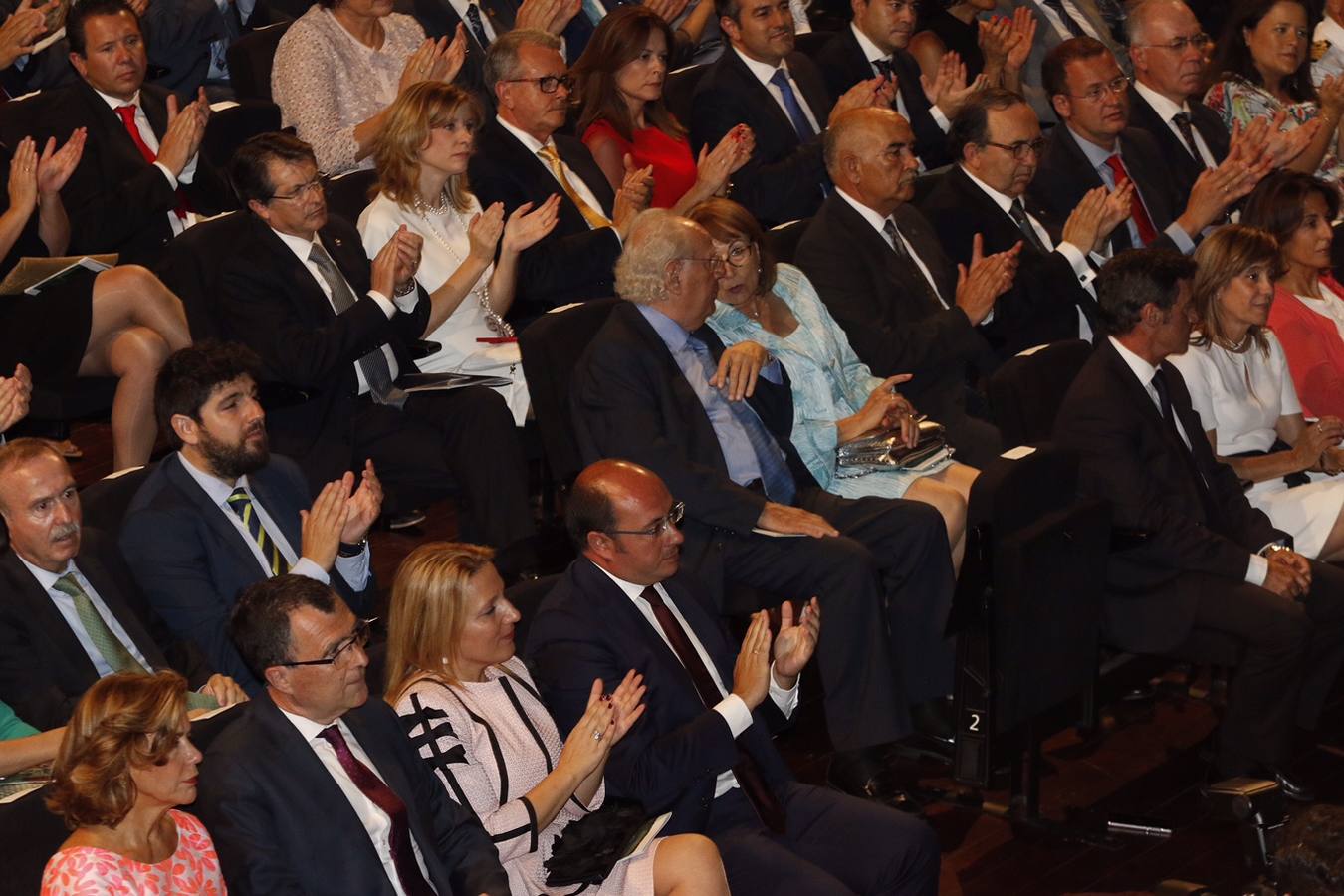 Entrega de las medallas de oro en el Día de la Región