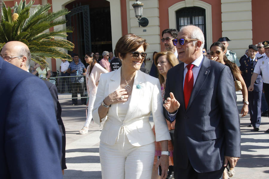 La Patrulla Acrobática de Paracaidismo del Ejército del Aire celebra el Día de la Región
