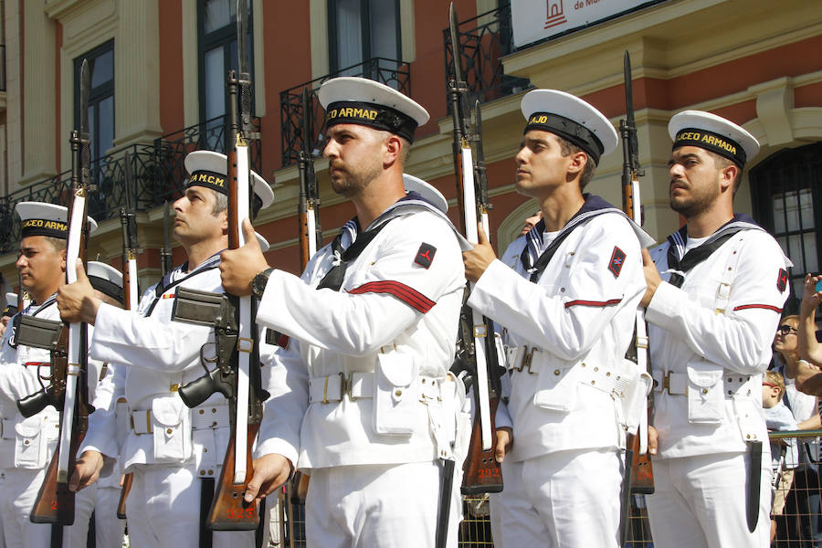 La Patrulla Acrobática de Paracaidismo del Ejército del Aire celebra el Día de la Región