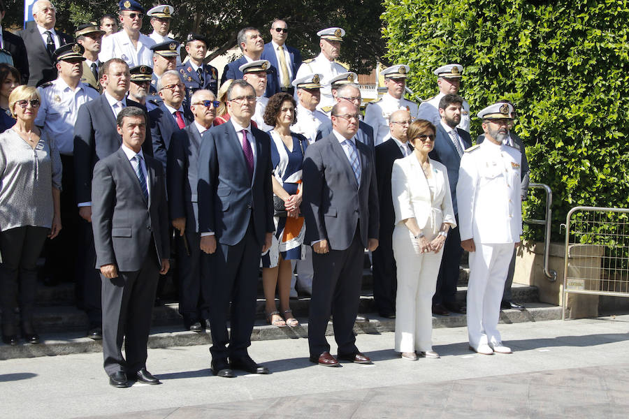 La Patrulla Acrobática de Paracaidismo del Ejército del Aire celebra el Día de la Región