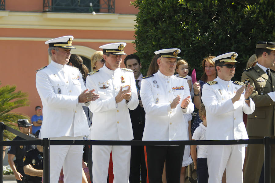La Patrulla Acrobática de Paracaidismo del Ejército del Aire celebra el Día de la Región