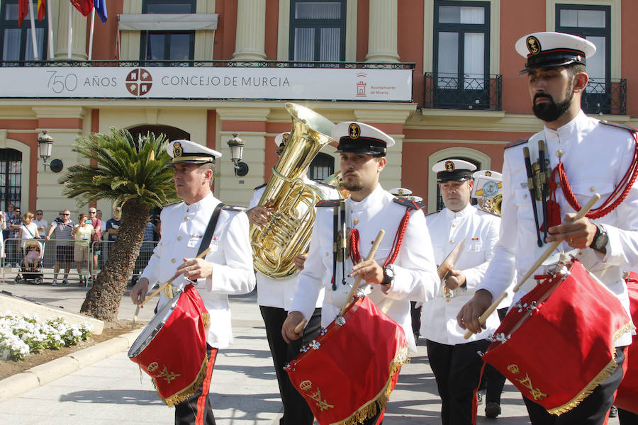 La Patrulla Acrobática de Paracaidismo del Ejército del Aire celebra el Día de la Región