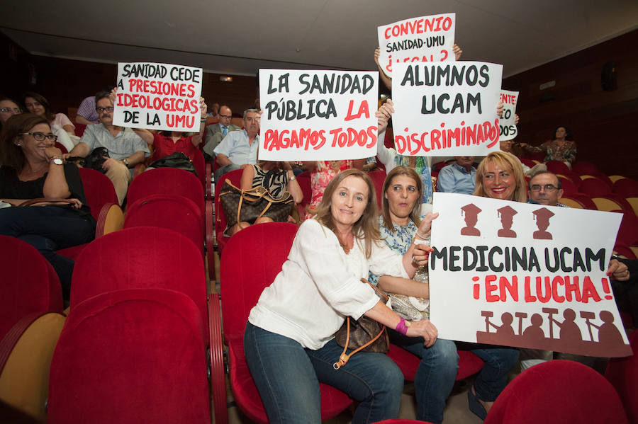 Las prácticas de la UCAM enfrentan a PSOE y Podemos con PP y Ciudadanos