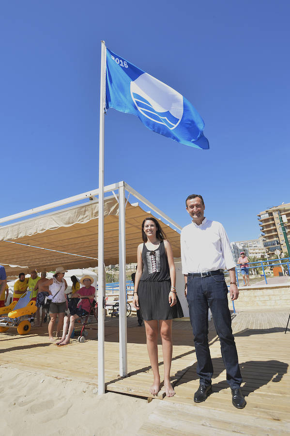 Una playa de Elche consigue otra bandera azul