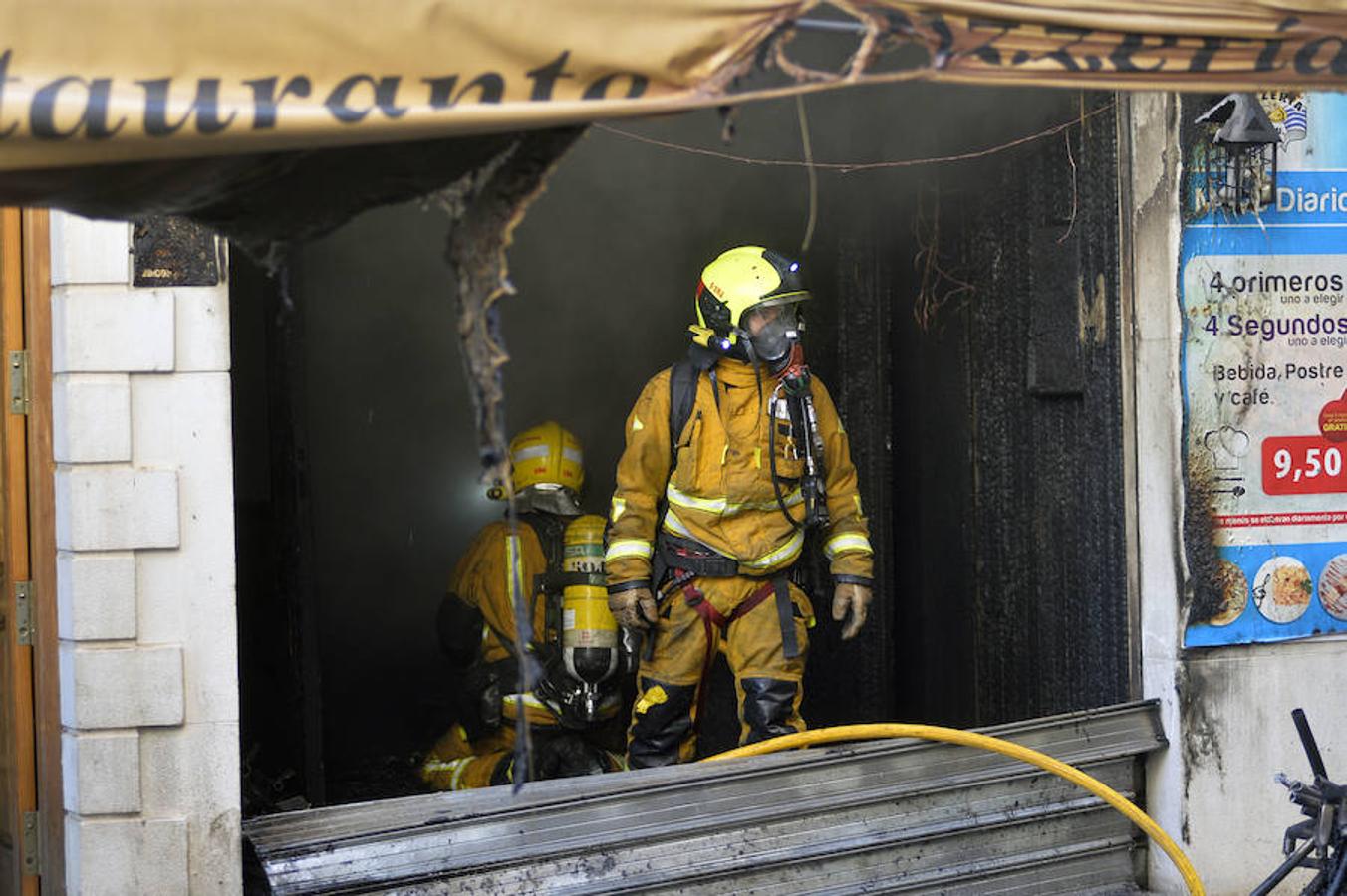 Un incendio destruye una pizzería en Elche junto al Centro de Congresos