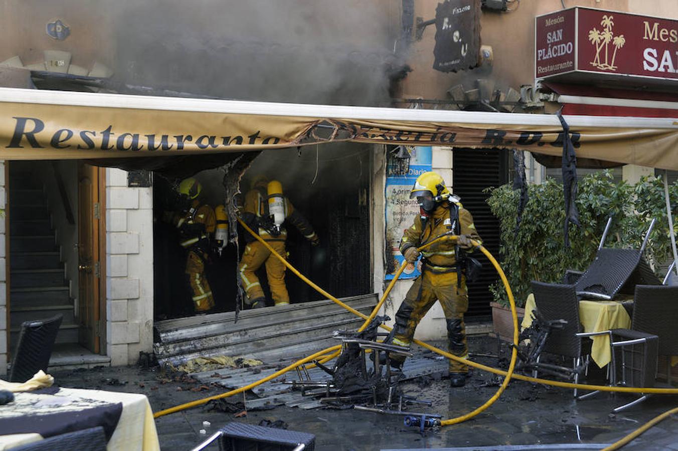 Un incendio destruye una pizzería en Elche junto al Centro de Congresos