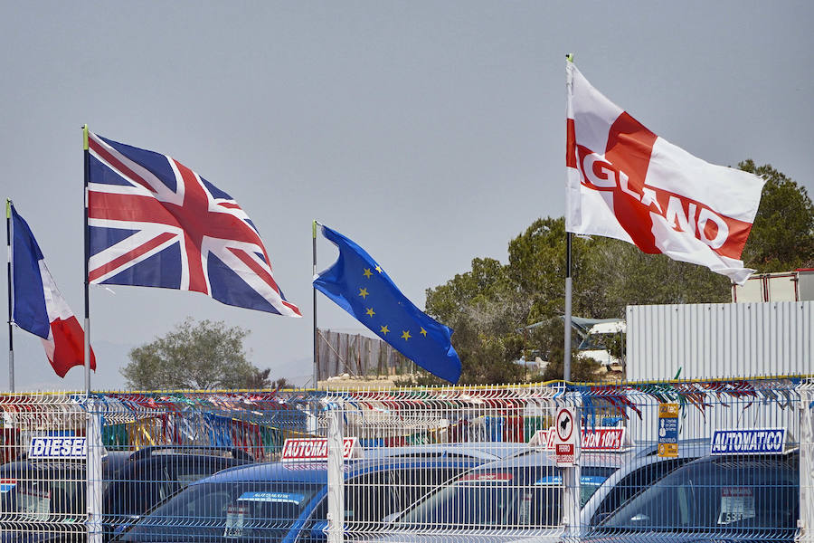 Ciudadanos británicos residentes en la Vega Baja reciben las noticias del &#039;Brexit&#039;