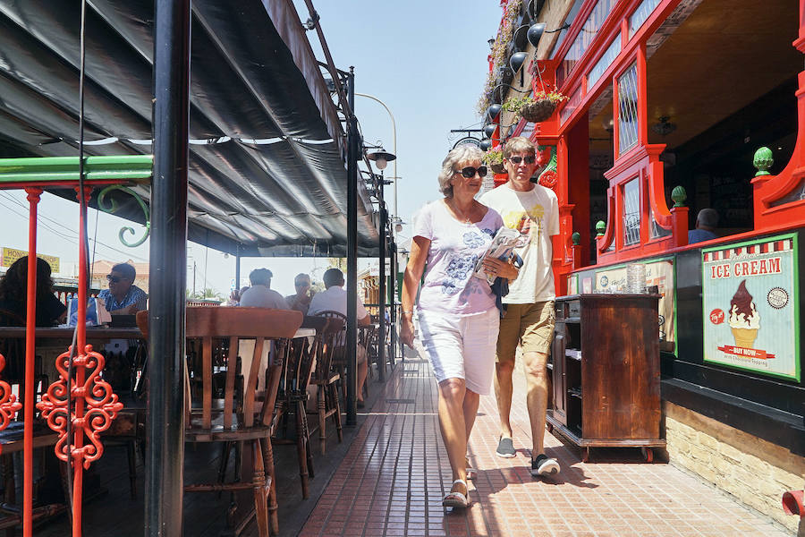 Ciudadanos británicos residentes en la Vega Baja reciben las noticias del &#039;Brexit&#039;