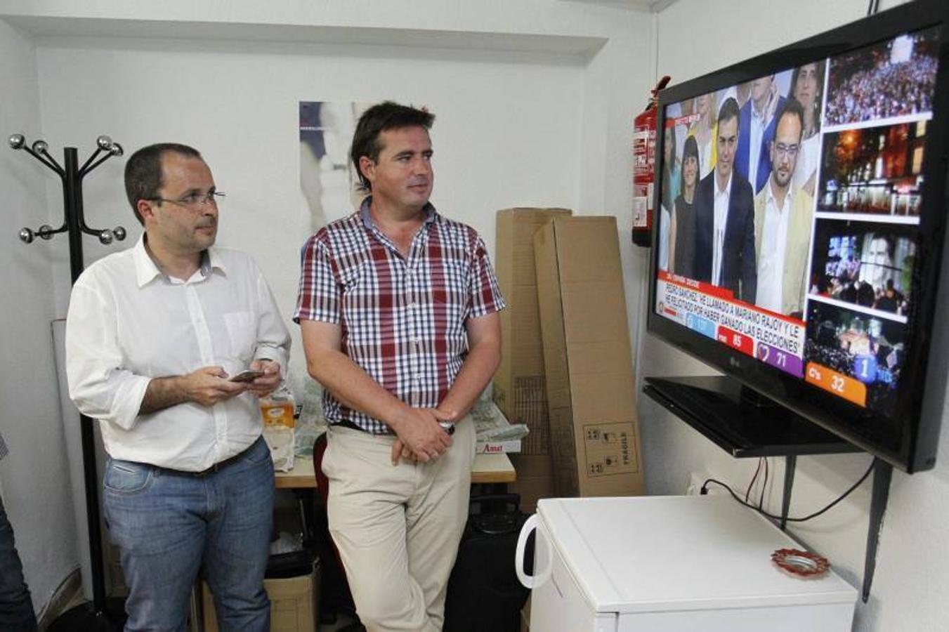 Las mejores imágenes de la resaca electoral en la sede del PSOE en Alicante