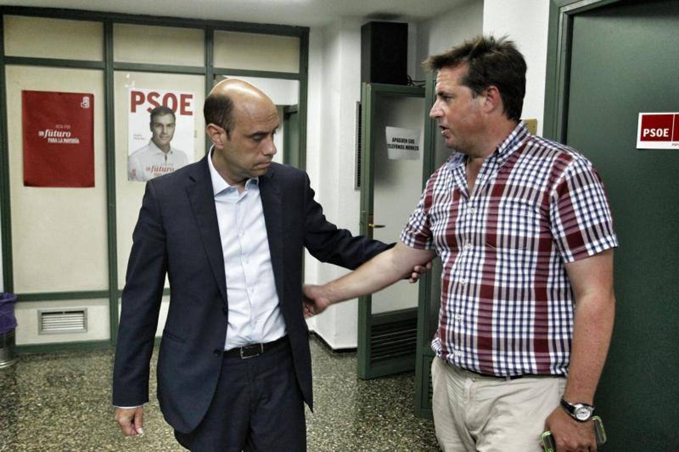 Las mejores imágenes de la resaca electoral en la sede del PSOE en Alicante