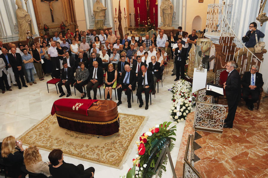 Cientos de personas dan su último adiós a Hernández Ros