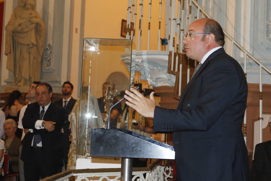 Cientos de personas dan su último adiós a Hernández Ros