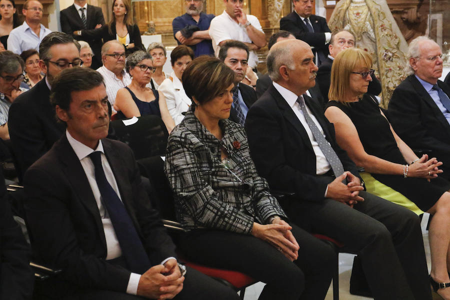 Cientos de personas dan su último adiós a Hernández Ros