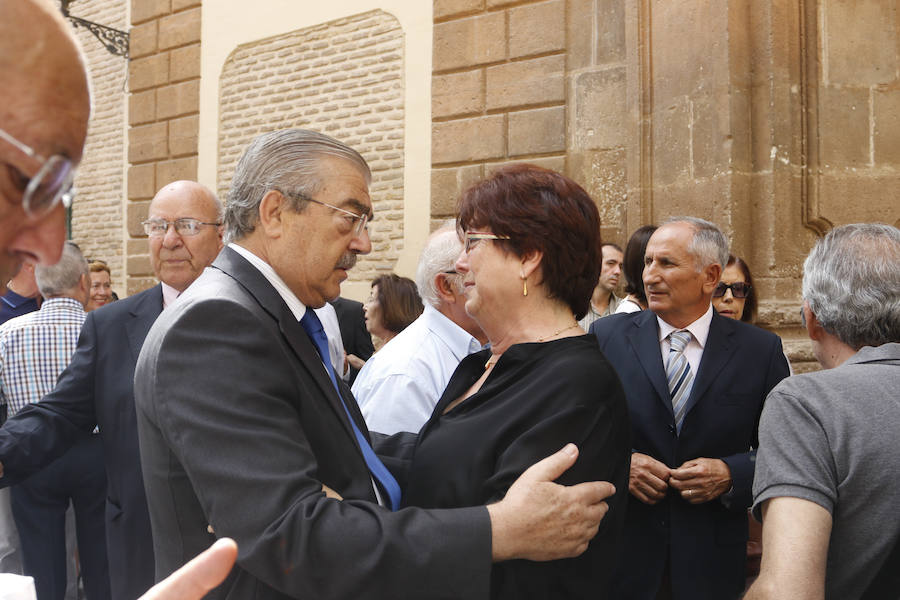 Cientos de personas dan su último adiós a Hernández Ros