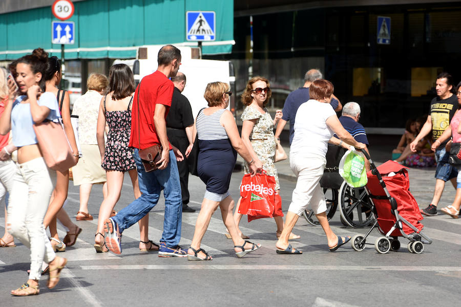 El intenso calor resta clientes a las tiendas en el primer día de rebajas