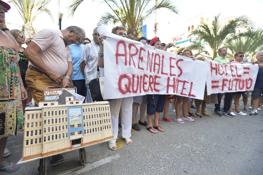 Apoyo vecinal al Hotel Arenales del Sol en Elche