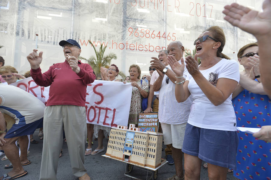 Apoyo vecinal al Hotel Arenales del Sol en Elche