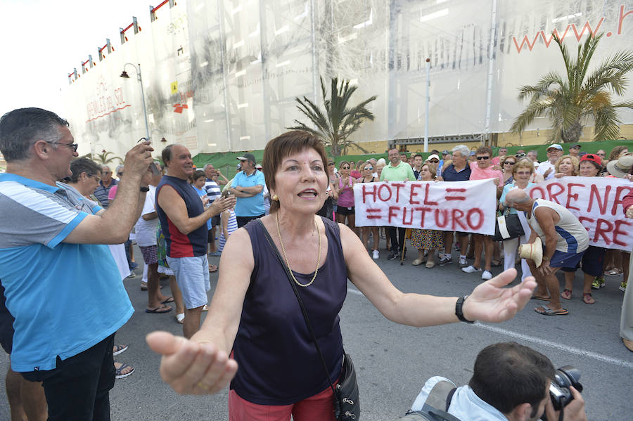 Apoyo vecinal al Hotel Arenales del Sol en Elche