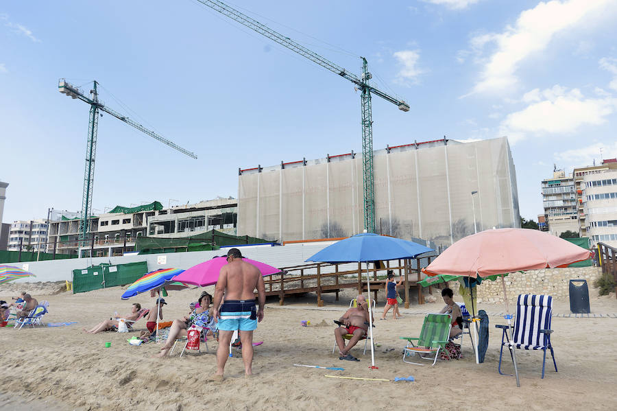 Apoyo vecinal al Hotel Arenales del Sol en Elche