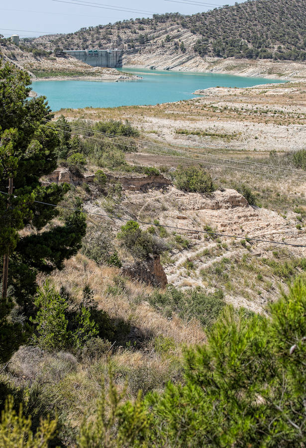 Sequía en el pantano del Amadorio, en Villajoyosa