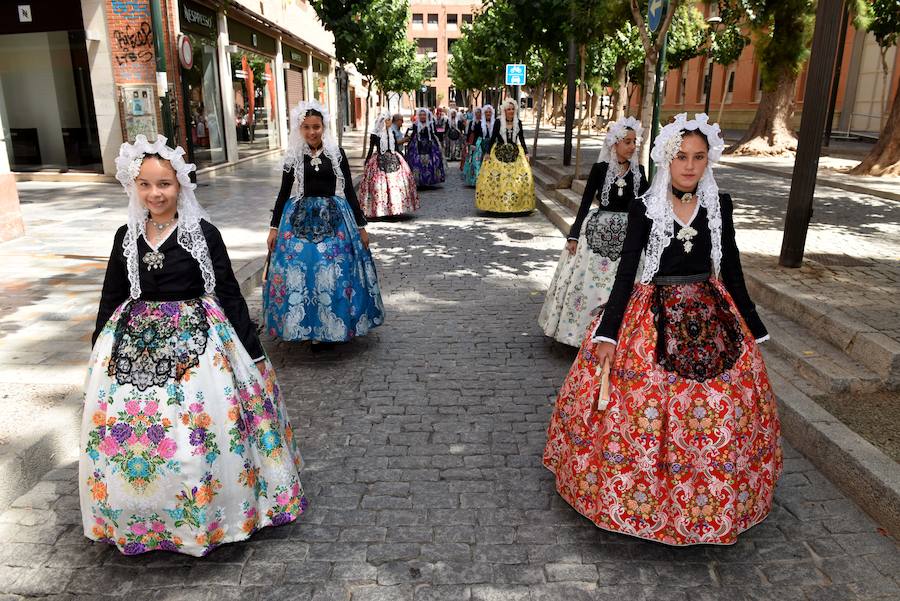 Elda deslumbra con sus falleras