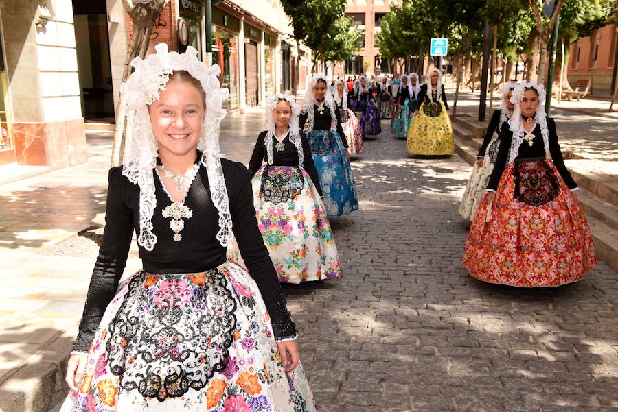 Elda deslumbra con sus falleras