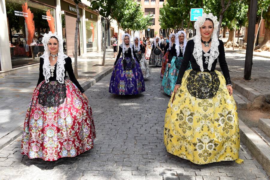 Elda deslumbra con sus falleras