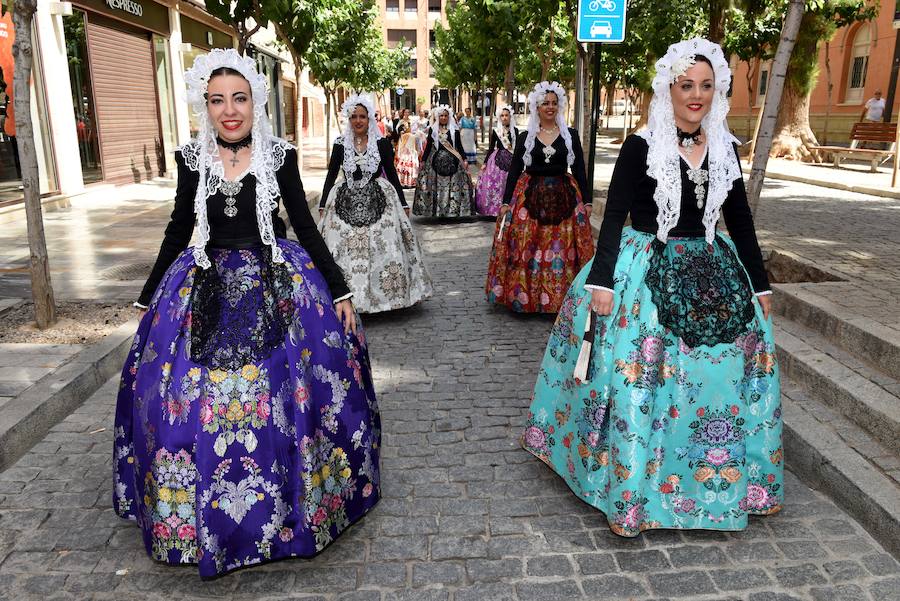 Elda deslumbra con sus falleras