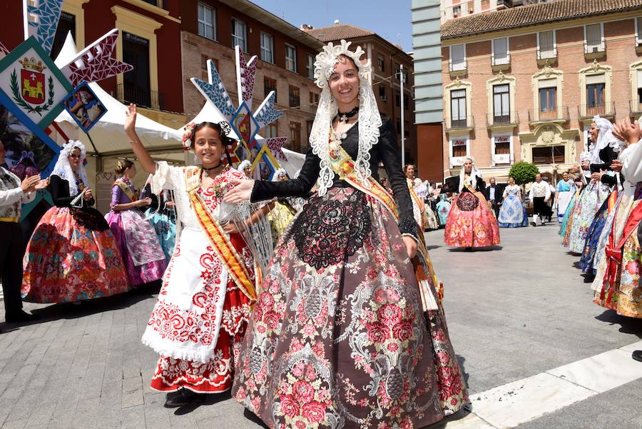 Elda deslumbra con sus falleras