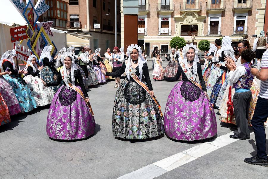 Elda deslumbra con sus falleras