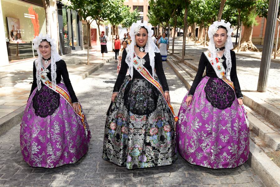 Elda deslumbra con sus falleras