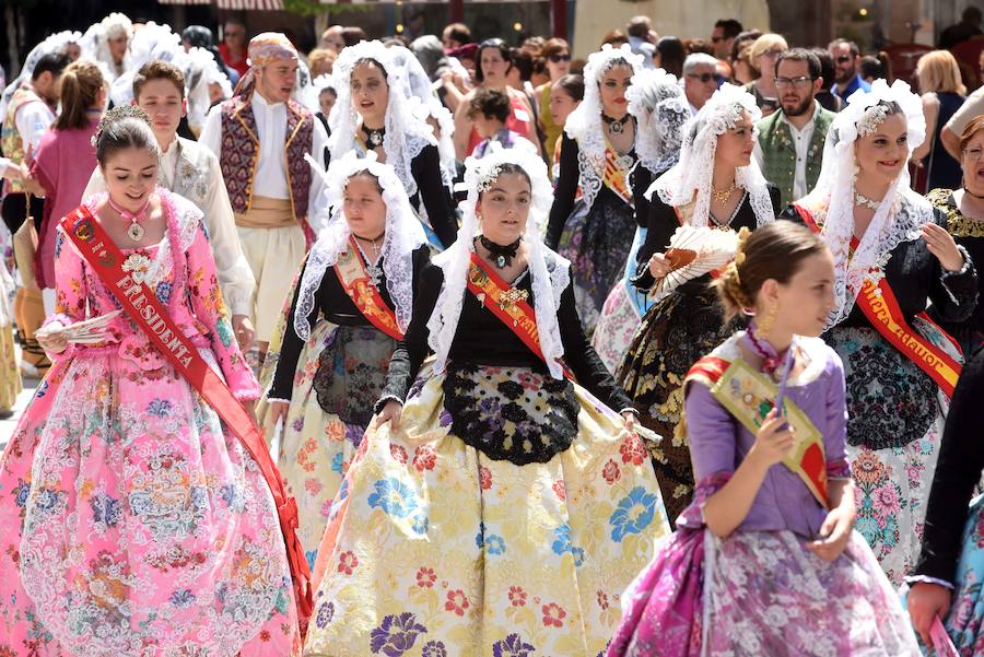 Elda deslumbra con sus falleras