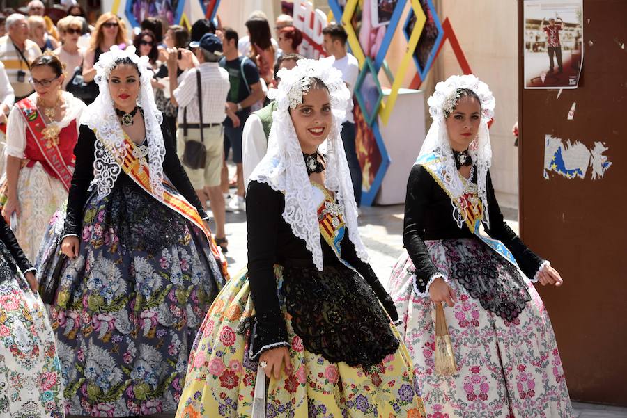 Elda deslumbra con sus falleras