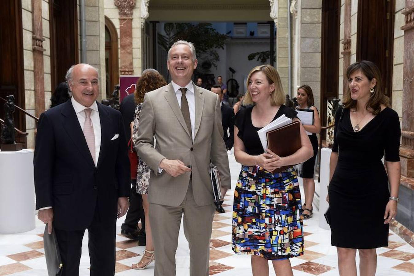 El embajador británico en España asiste al Foro Nueva Murcia