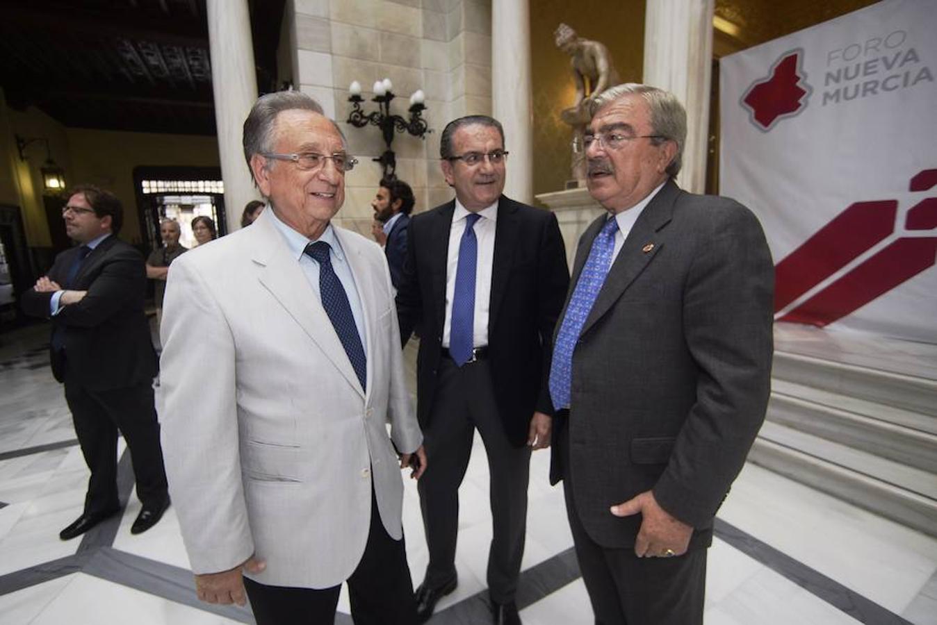 El embajador británico en España asiste al Foro Nueva Murcia