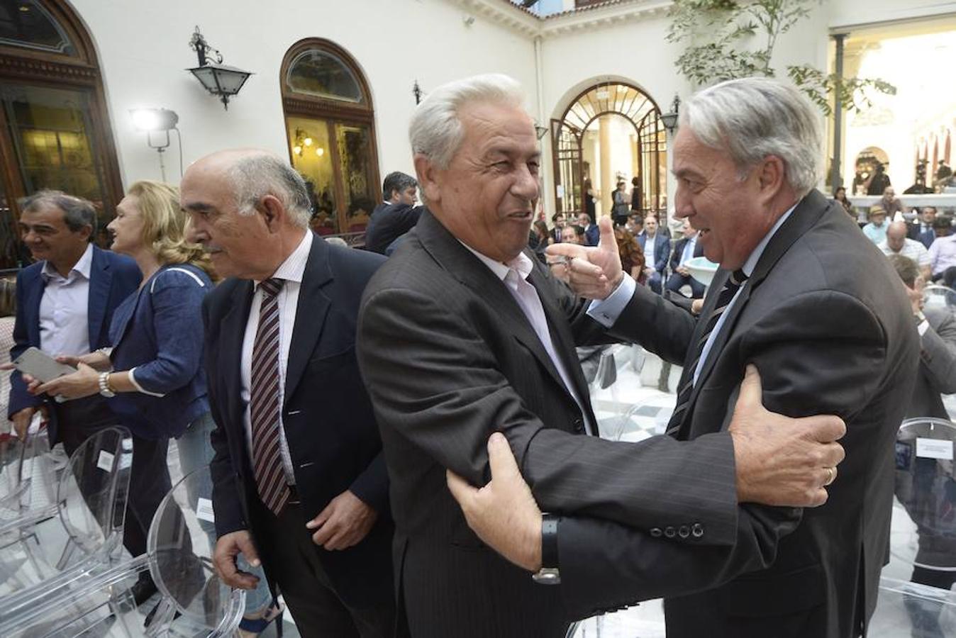 El embajador británico en España asiste al Foro Nueva Murcia