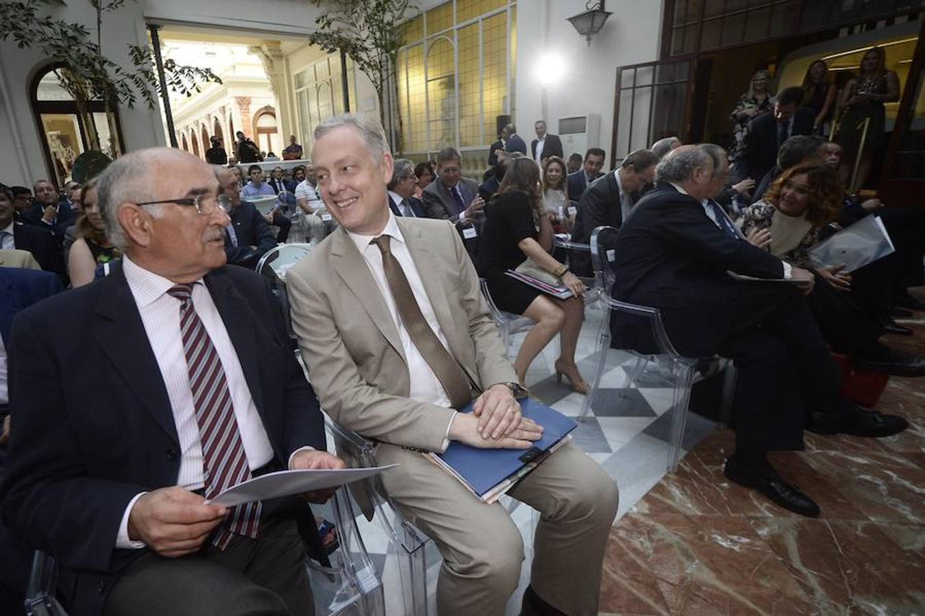 El embajador británico en España asiste al Foro Nueva Murcia