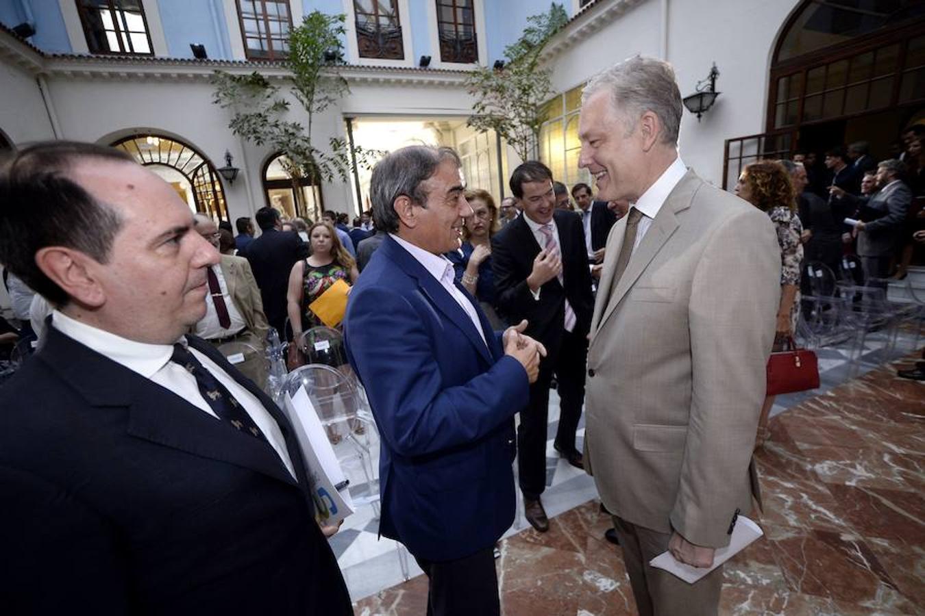 El embajador británico en España asiste al Foro Nueva Murcia