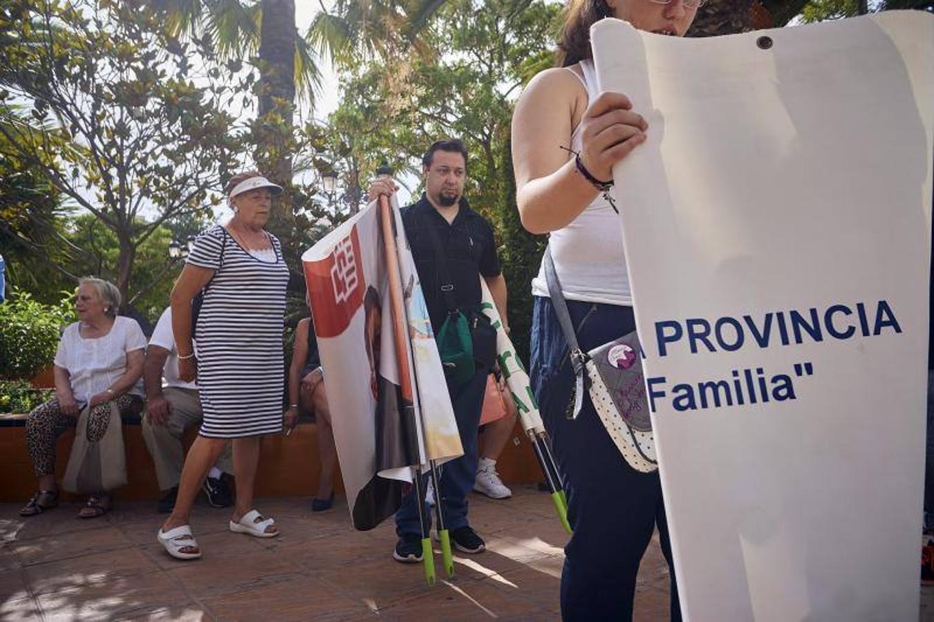 Protestas contra el Consell por imponer el valenciano en Torrevieja