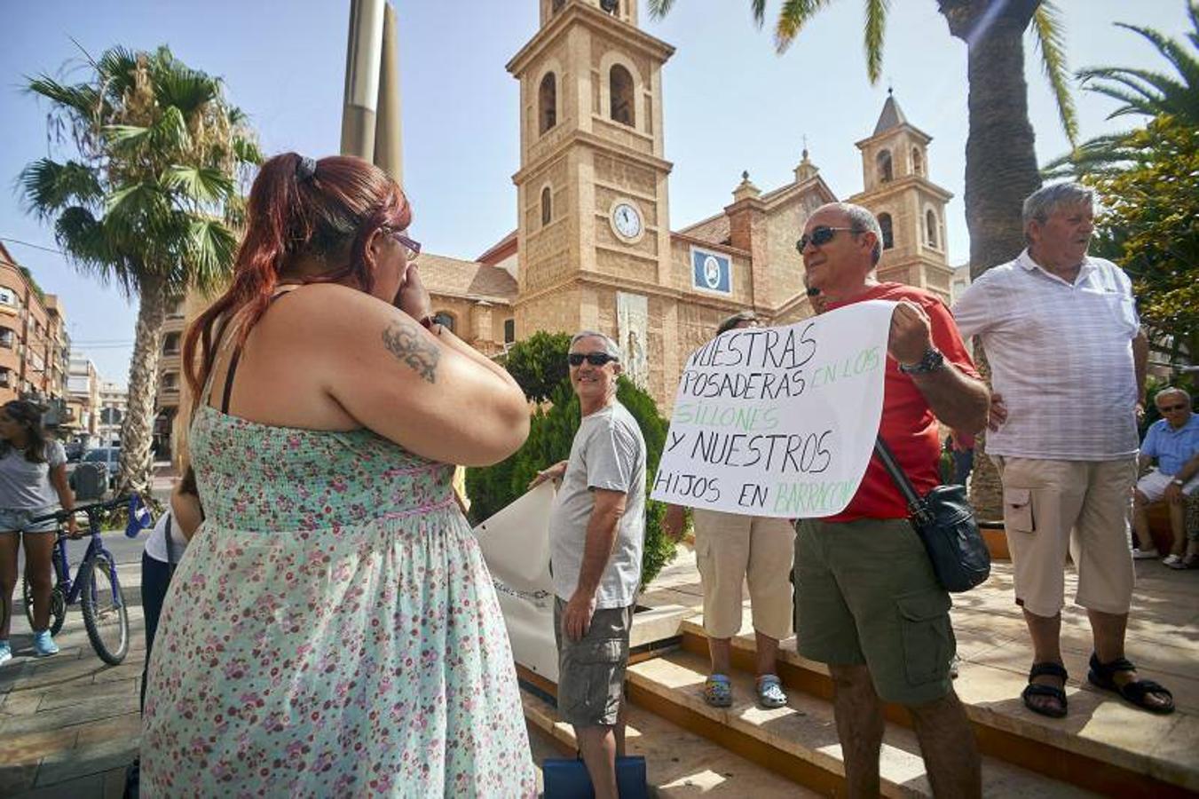 Protestas contra el Consell por imponer el valenciano en Torrevieja