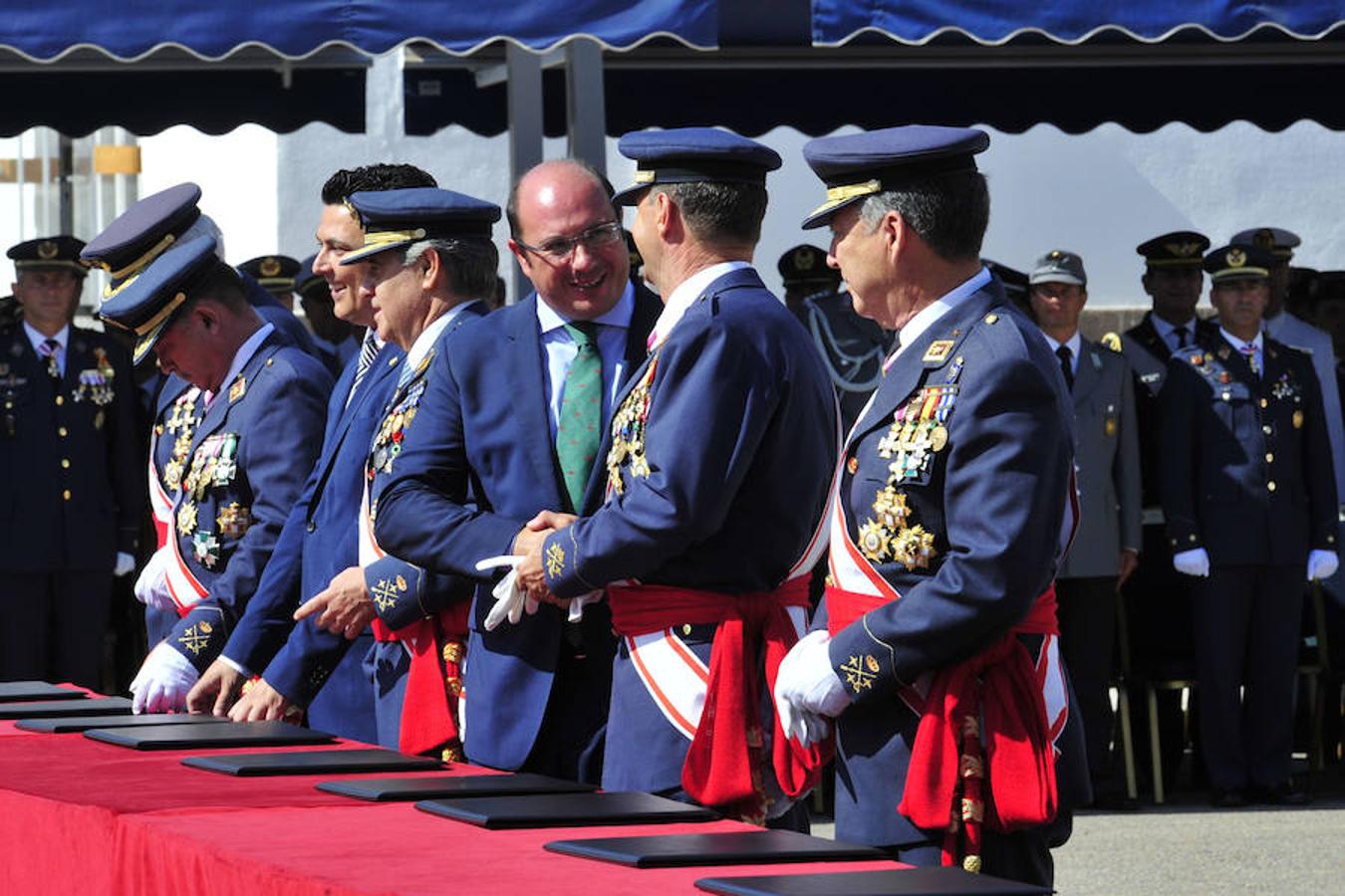 Entrega de despachos a los nuevos oficiales del Ejército del Aire